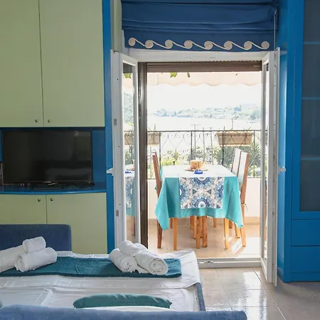 Lilly's Seaview Malaki